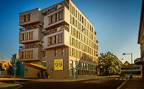 Hotel 99
